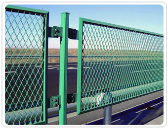 宁夏厂家供应钢板网护栏 高速公路防眩网的专业选择